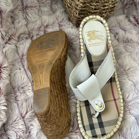 AUTHENTIC BURBERRY WEDGED - Picture 5 of 9